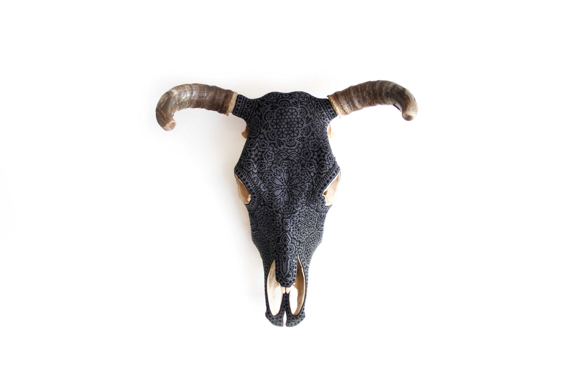 Cráneo de vaca Arte Huichol - Hikuri IX - Arte Huichol - Marakame