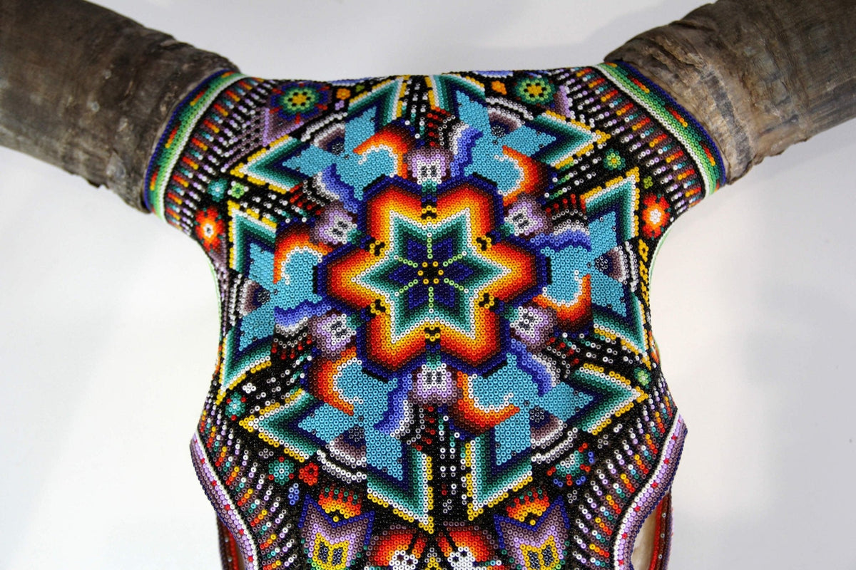 Cráneo de vaca Arte Huichol - Tatsíu - Arte Huichol - Marakame