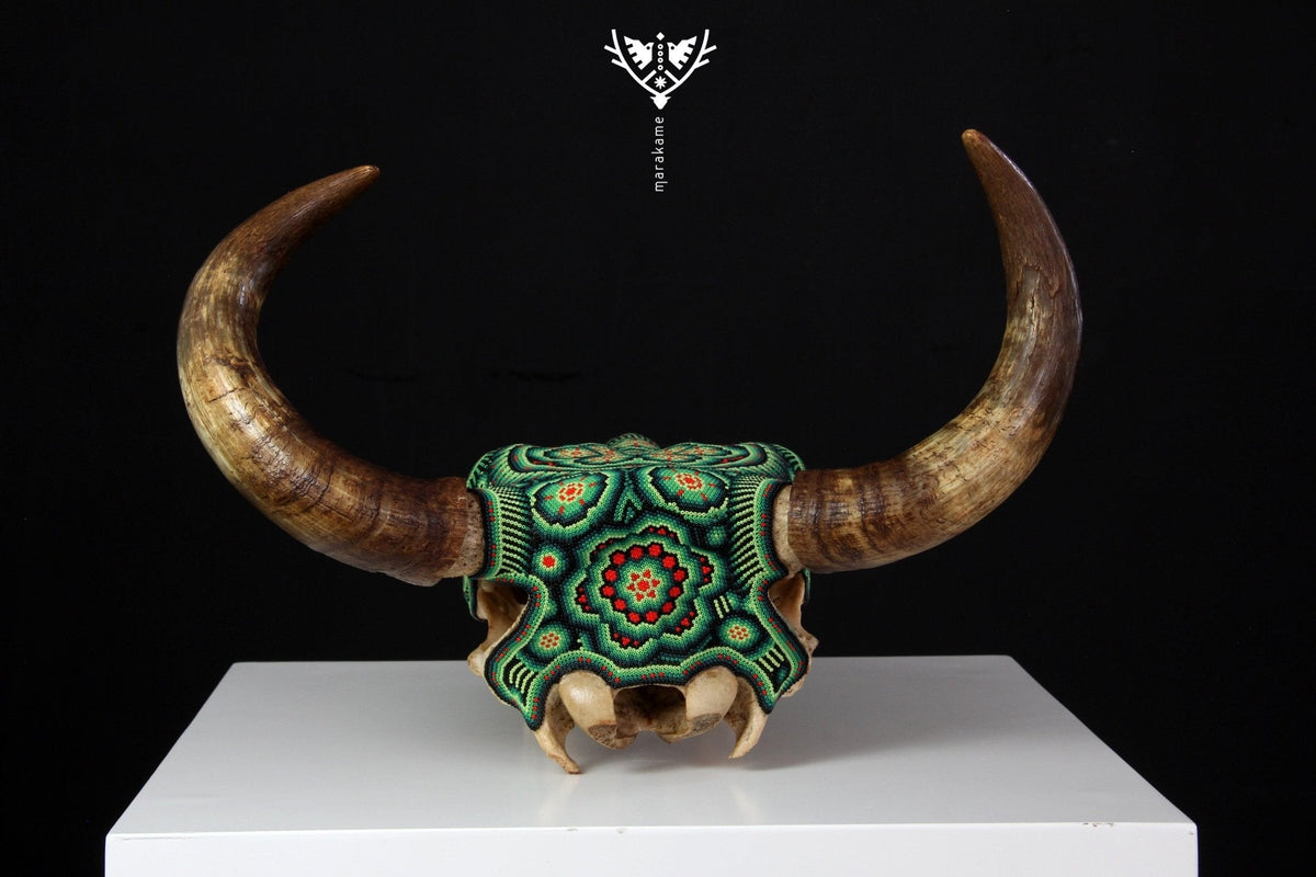 Cráneo de vaca Arte Huichol - Tuutú II - Arte Huichol - Marakame
